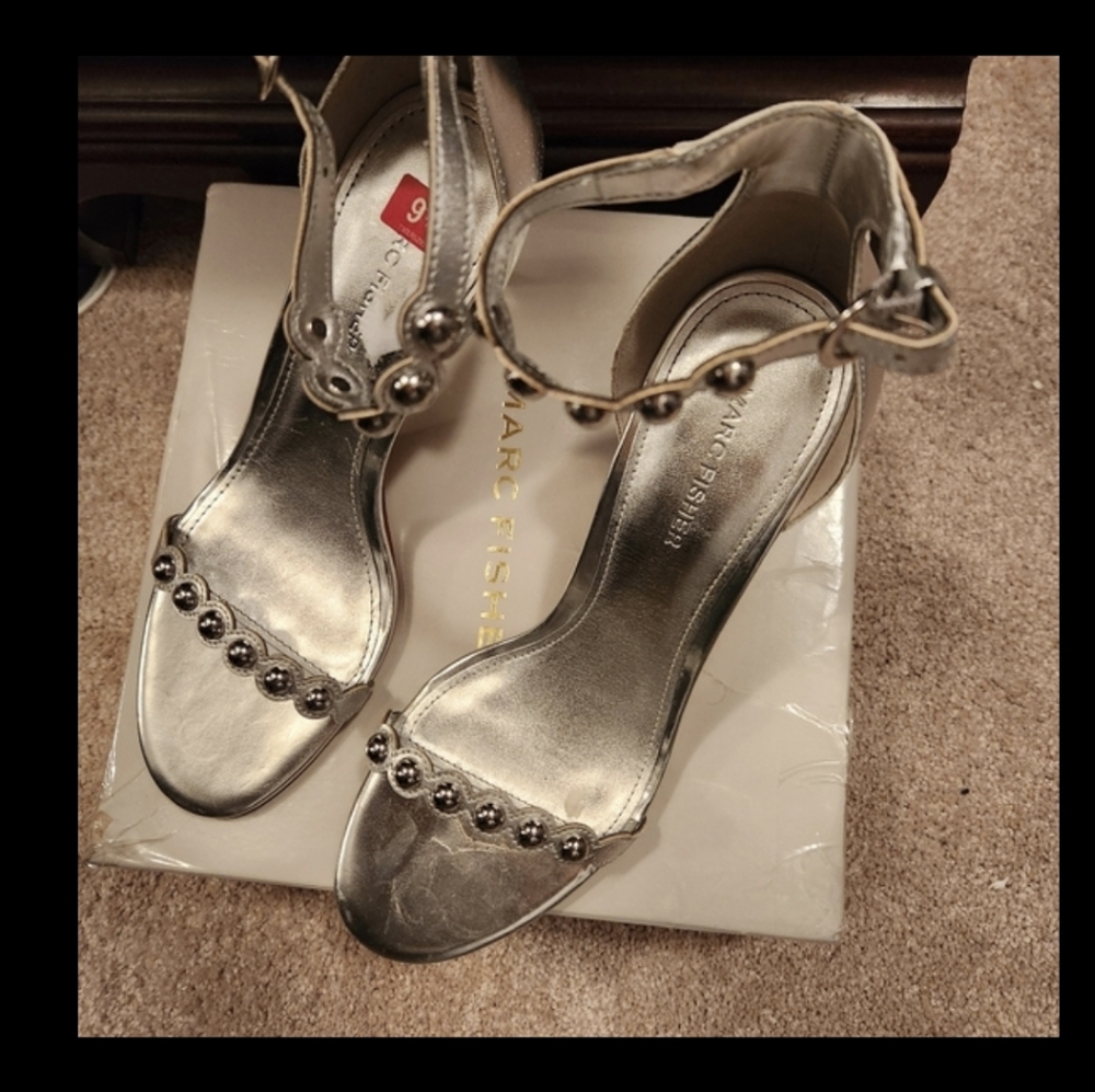Marc Fisher Size 9.5 Ankle strap,  silver, High heel Great Wedding Sandal!